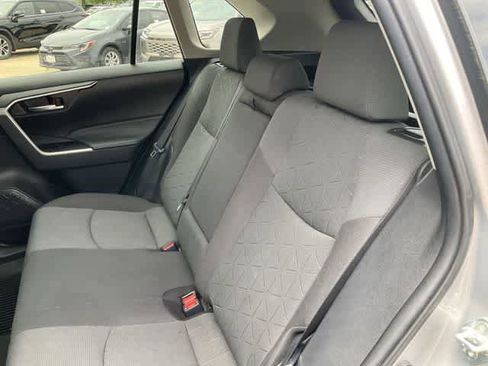 Used 2022 Toyota RAV4 XLE w/ Convenience Package FWD image 17