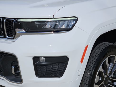 Used 2021 Jeep Grand Cherokee L Overland w/ Luxury Tech Group IV image 9