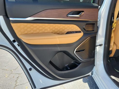 Used 2025 Jeep Grand Cherokee Summit w/ Luxury Tech Group V AWD/4WD image 9