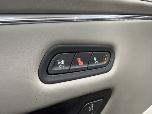 Used 2023 Cadillac Escalade Premium Luxury Platinum image 12