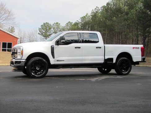 Used 2024 Ford F250 XLT w/ FX4 Off-Road Package image 3