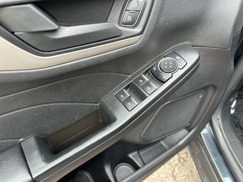 Used 2022 Ford Escape SE image 17