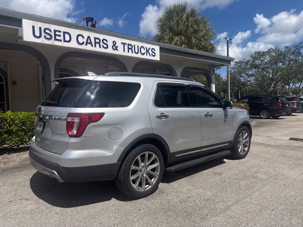 Used 2017 Ford Explorer Limited FWD image 3