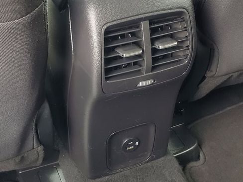 Used 2022 Ford Escape SE w/ SE Sport Appearance Package FWD image 25