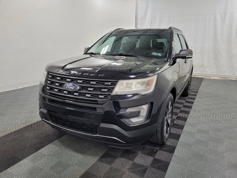 Used 2017 Ford Explorer XLT w/ Equipment Group 202A AWD/4WD image 15