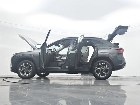 Used 2025 Chevrolet Trax LT FWD image 43