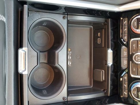 Used 2022 GMC Yukon Denali w/ Denali Premium Package image 40