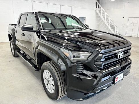 Certified 2025 Toyota Tacoma SR image 1