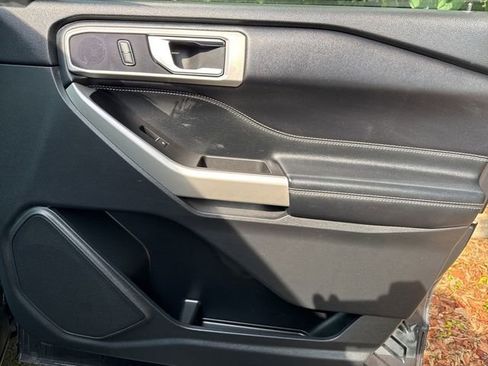 Used 2021 Ford Explorer XLT image 20