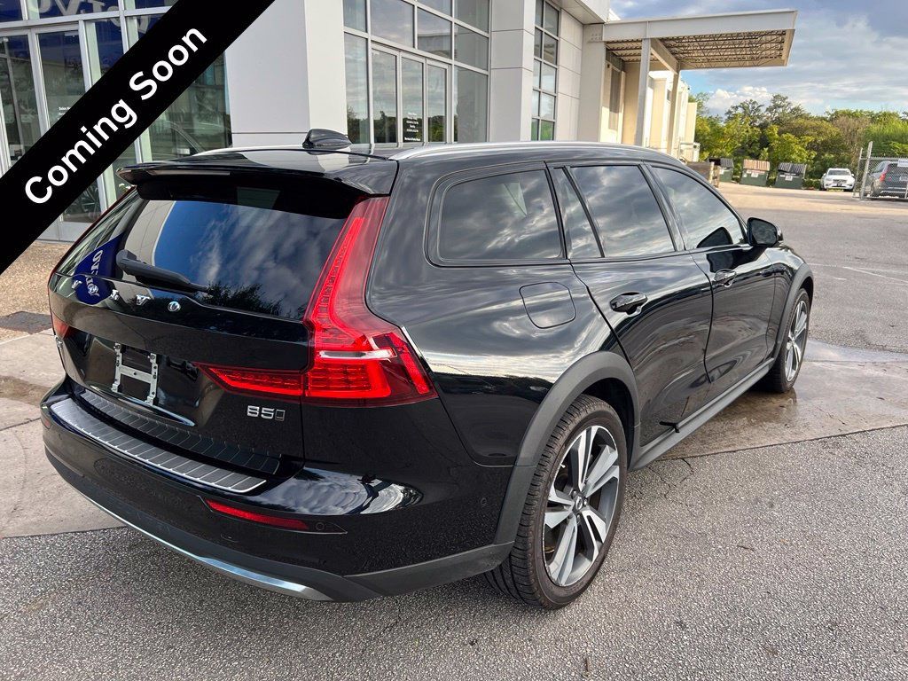Certified 2024 Volvo V60 B5 Cross Country Plus w/ Protection Package Premier AWD/4WD image 7