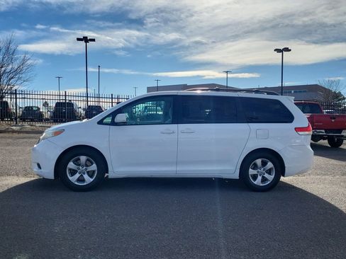 Used 2012 Toyota Sienna LE w/ Towing Pkg image 7