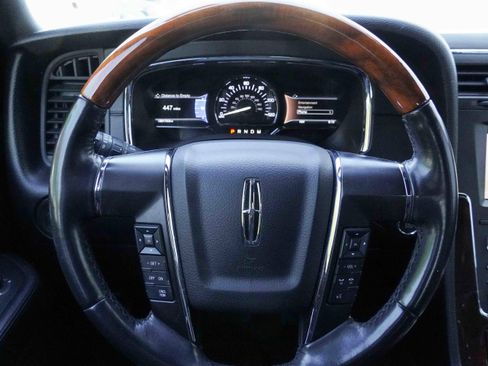 Used 2017 Lincoln Navigator Select image 17
