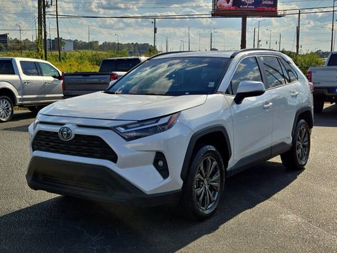 Used 2023 Toyota RAV4 XLE Premium image 2