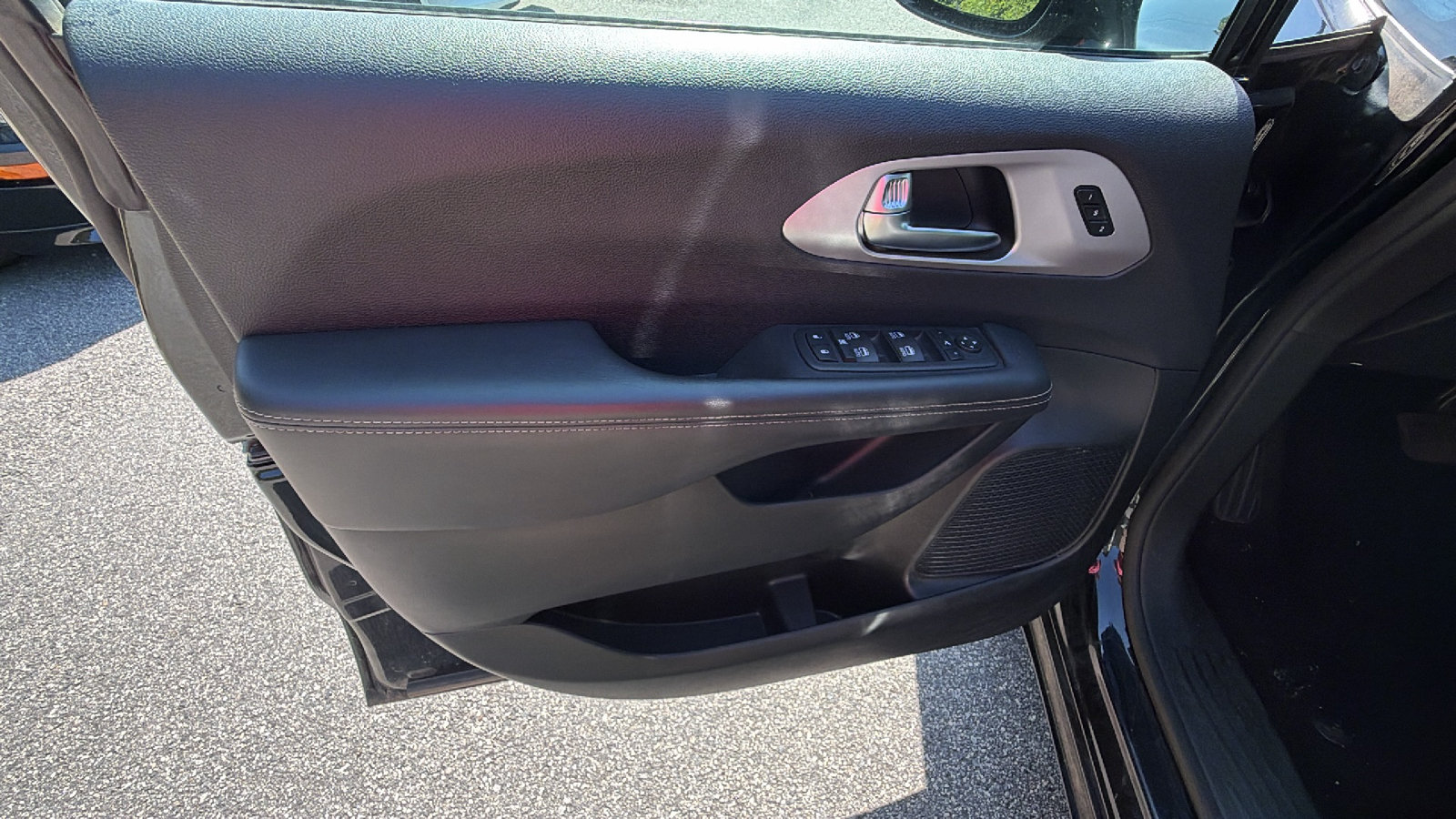Used 2025 Chrysler Pacifica Limited FWD image 14