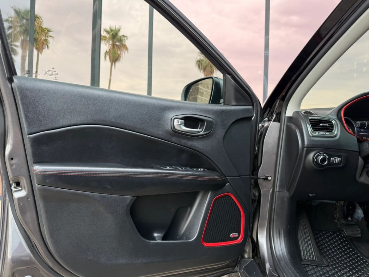 Used 2019 Jeep Compass Trailhawk w/ Leather Interior Group AWD/4WD image 35