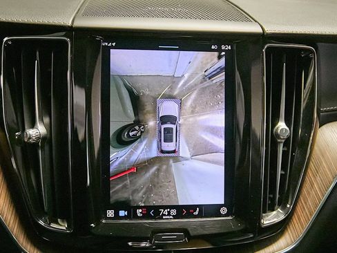 Used 2023 Volvo XC60 B6 Ultimate w/ Protection Package Premier image 28