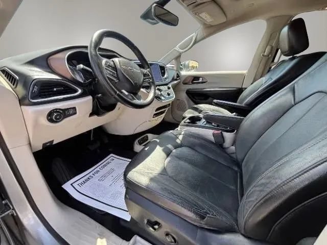 Used 2019 Chrysler Pacifica Touring-L Plus FWD image 11