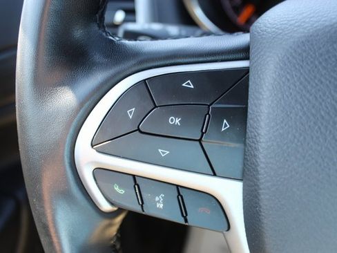 Used 2021 Jeep Grand Cherokee Laredo X image 16