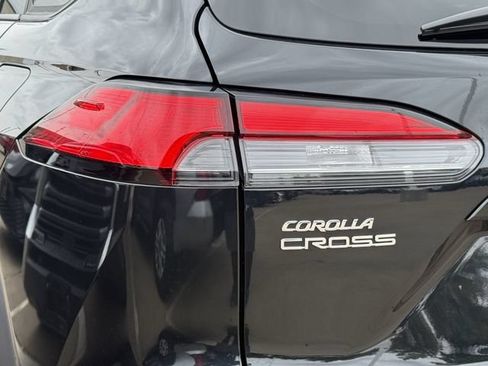 Used 2025 Toyota Corolla Cross XLE FWD image 6