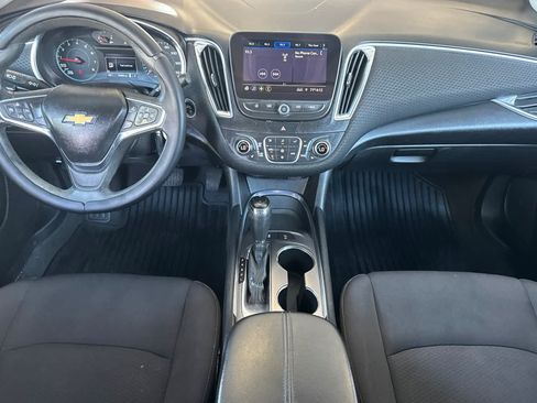 Used 2019 Chevrolet Malibu LT w/ Driver Confidence Package FWD image 3