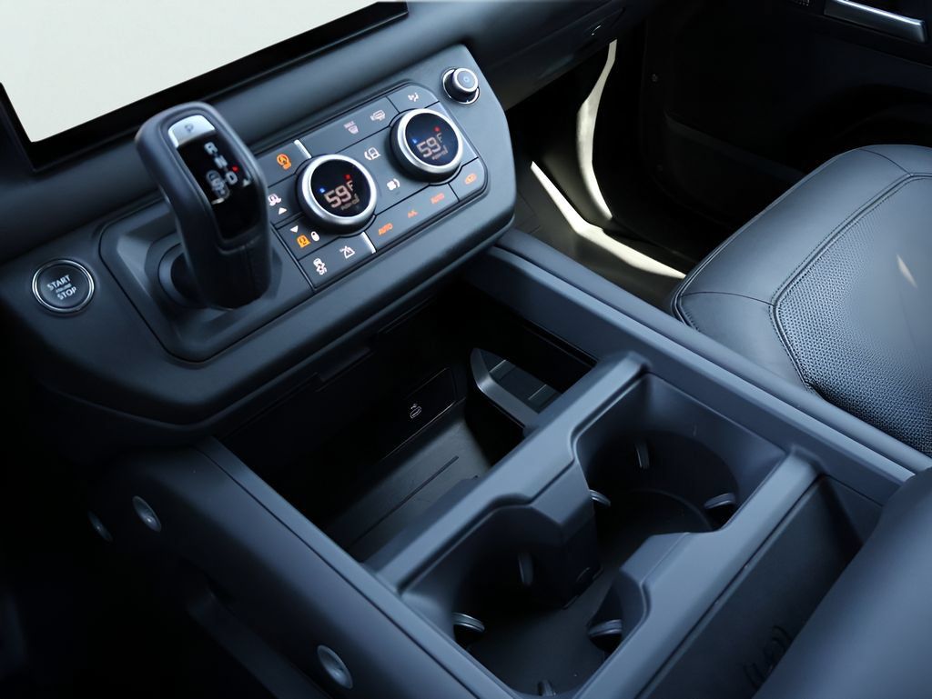 Certified 2025 Land Rover Defender 110 X-Dynamic SE AWD/4WD image 24