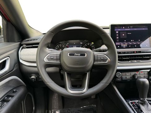 Used 2024 Jeep Compass Latitude AWD/4WD image 12