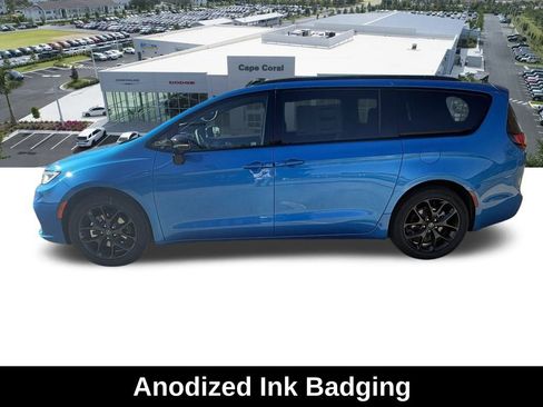 New 2026 Chrysler Pacifica Limited w/ S Appearance Package image 8