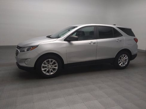 Used 2021 Chevrolet Equinox LS w/ LS Convenience Package image 2