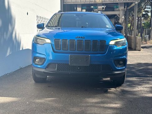 Used 2021 Jeep Cherokee Latitude Plus AWD/4WD image 2