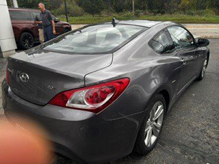Used 2010 Hyundai Genesis 2.0T RWD image 2