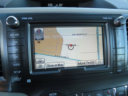 Used 2011 Toyota Sienna XLE image 22