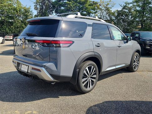 New 2025 Nissan Pathfinder Platinum w/ Cargo Package image 4