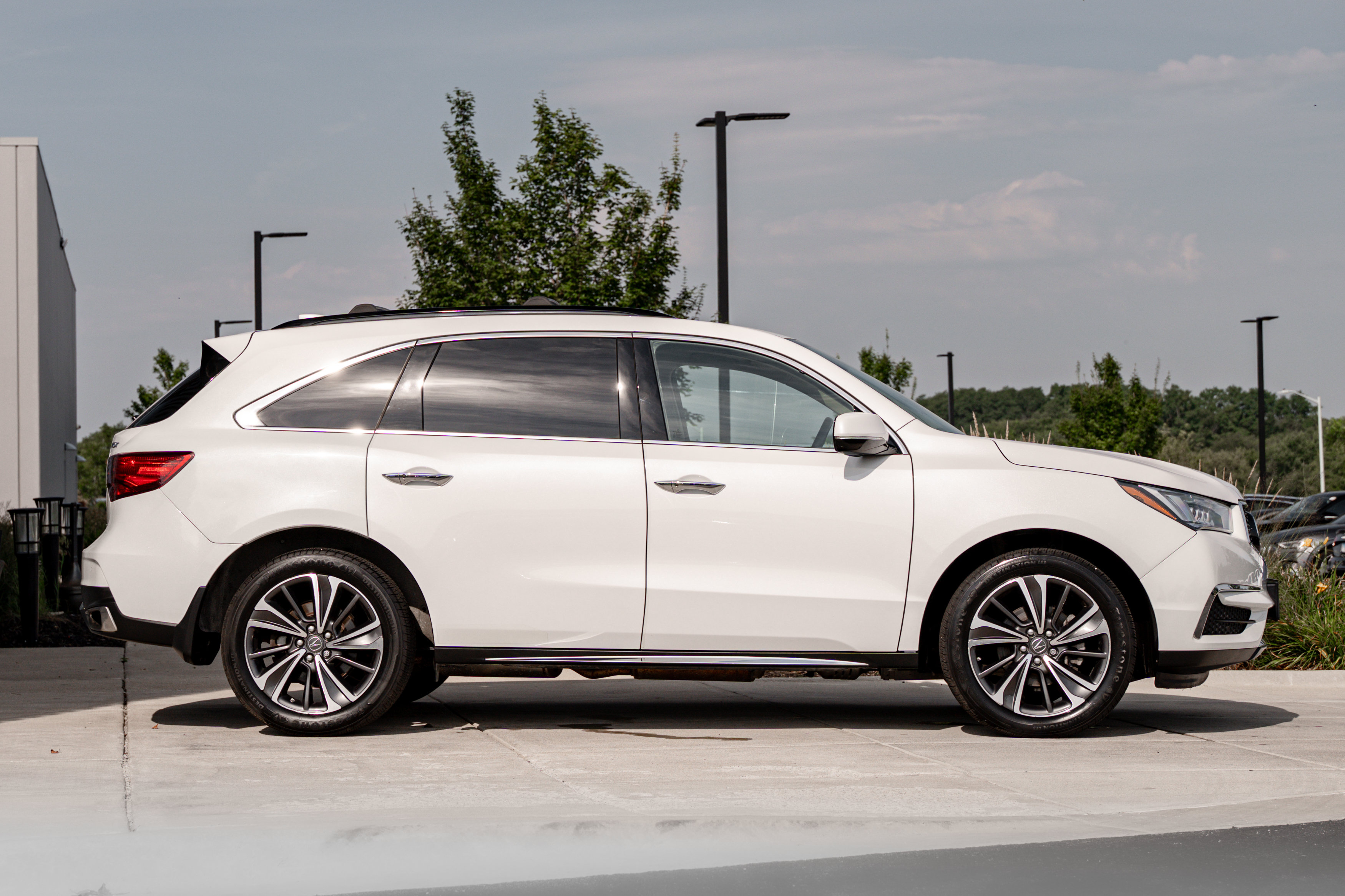 Used 2020 Acura MDX w/ Technology Package AWD/4WD image 3