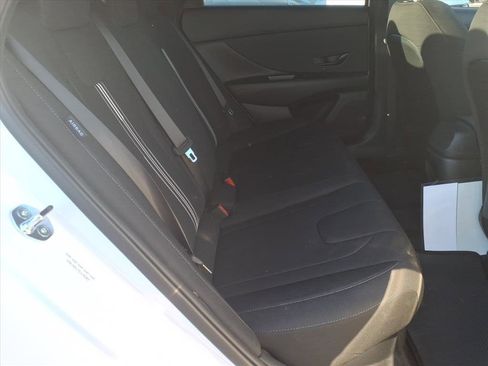 Certified 2025 Hyundai Elantra SEL image 14