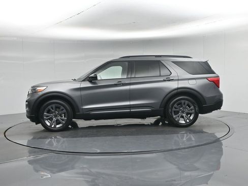 Used 2023 Ford Explorer XLT w/ Equipment Group 202A RWD image 32