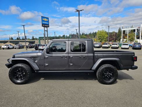 Used 2023 Jeep Gladiator Sport AWD/4WD image 8