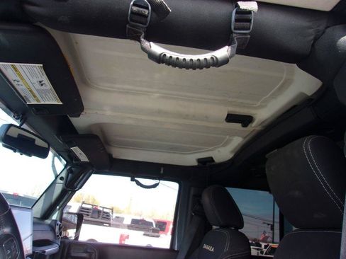 Used 2015 Jeep Wrangler Unlimited Sahara AWD/4WD image 18