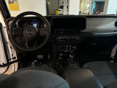 Used 2025 Jeep Wrangler Unlimited Sport AWD/4WD image 34