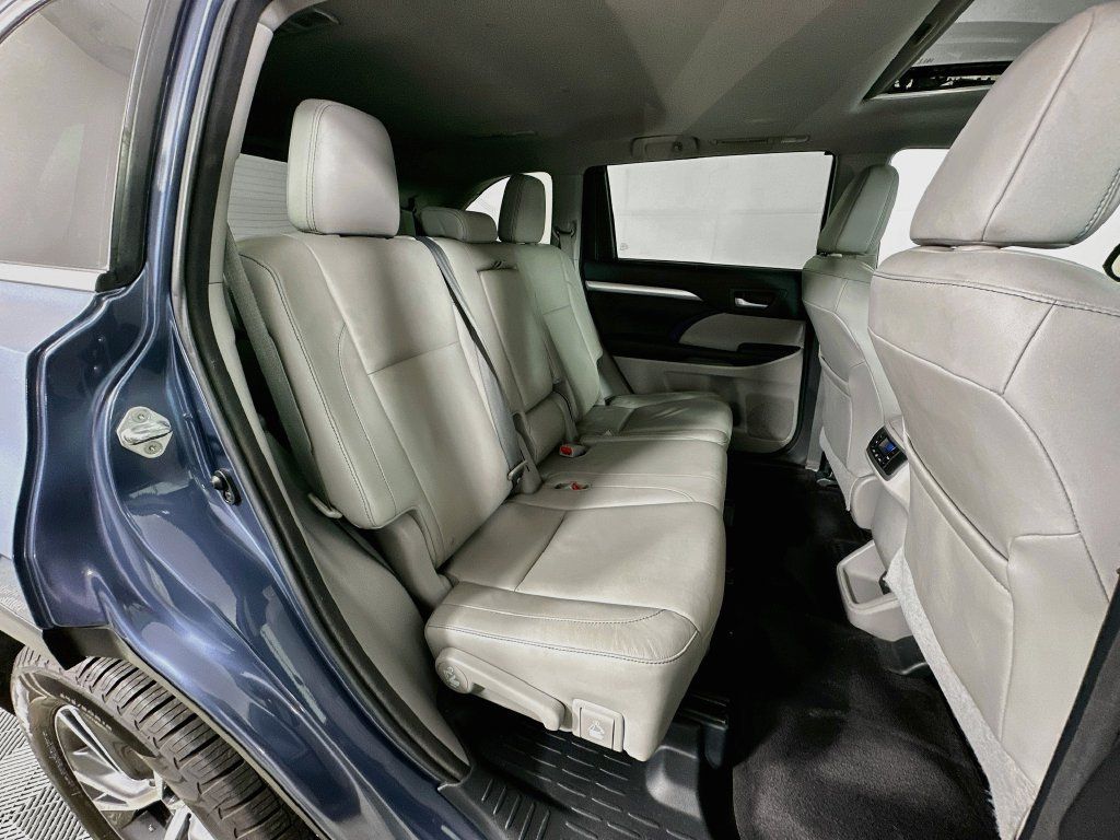 Used 2016 Toyota Highlander XLE FWD image 35