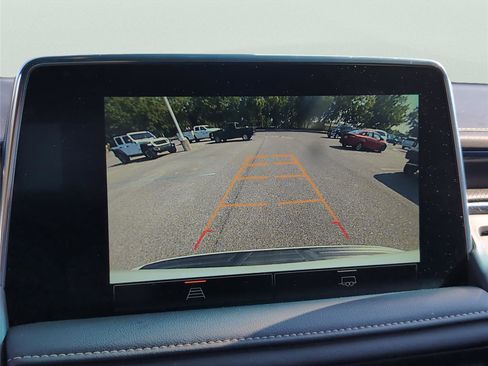 Used 2024 GMC Yukon XL SLT image 12