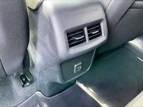 Used 2023 Chevrolet Equinox LT FWD image 11