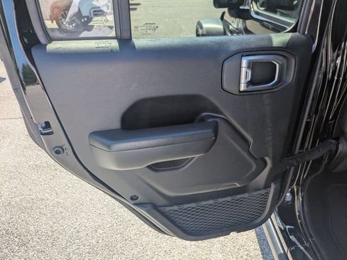 Used 2025 Jeep Wrangler Unlimited Rubicon AWD/4WD image 26