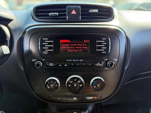 Used 2016 Kia Soul image 18