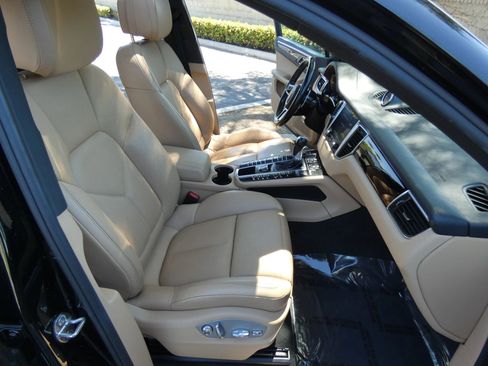 Used 2018 Porsche Macan Sport Edition image 30