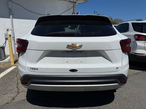 Used 2024 Chevrolet Trax LT FWD image 12