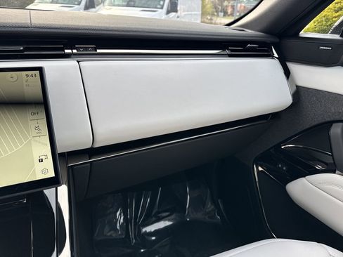 New 2025 Land Rover Range Rover Sport image 24