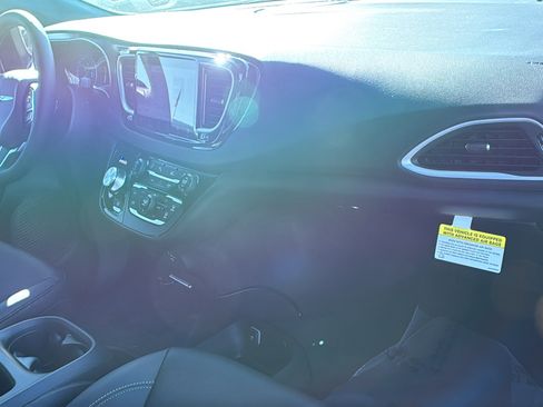 New 2026 Chrysler Voyager LX image 10