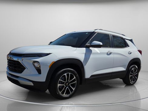 New 2026 Chevrolet TrailBlazer LT w/ Convenience Package image 2