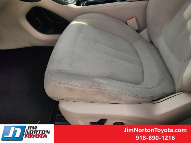 Used 2015 Chrysler 200 Limited w/ Convenience Group FWD image 25
