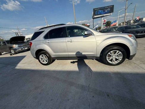 Used 2017 Chevrolet Equinox LT w/ Convenience Package FWD image 2